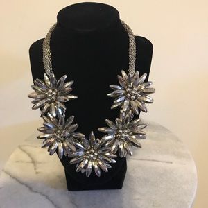 🌕Natasha silver tone flower accent necklace